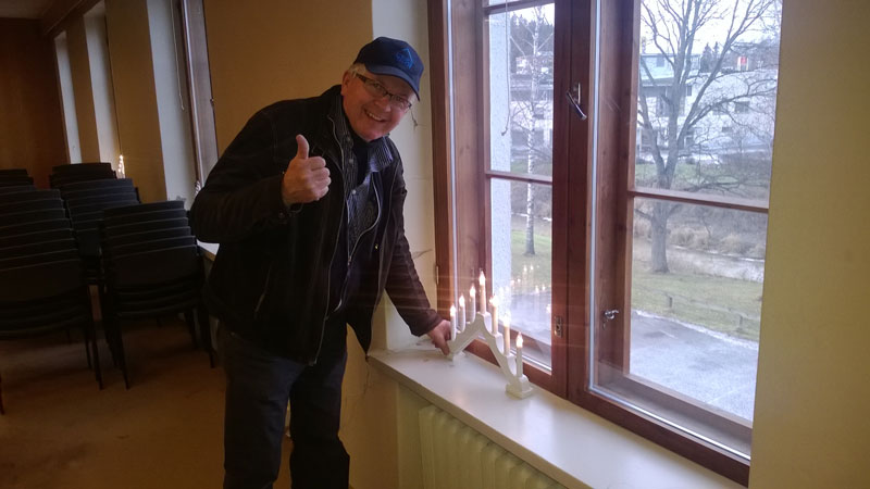 Lasse Ojanen sytytti itsenäisyyspäivän kynttilät